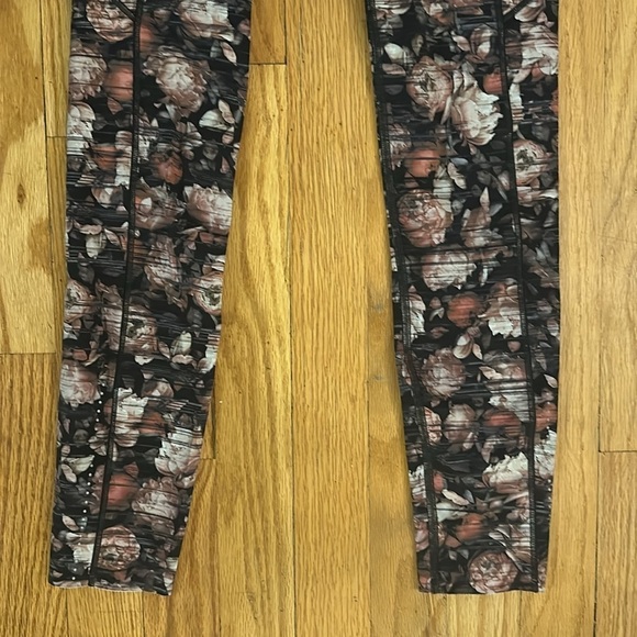 Lululemon sz 4 Fast & Free 7/8 Tight II *Nulux 25"
Peony Multi Floral Print VGUC - Picture 13 of 14